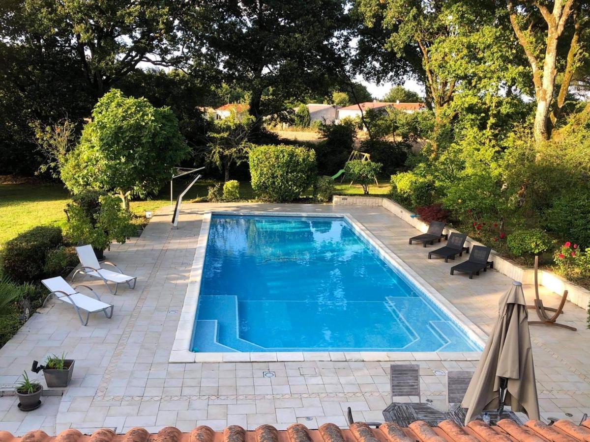 Maison Charmante Avec Piscine Privee A Saint-Georges-De-Pointindouxc Exterior photo